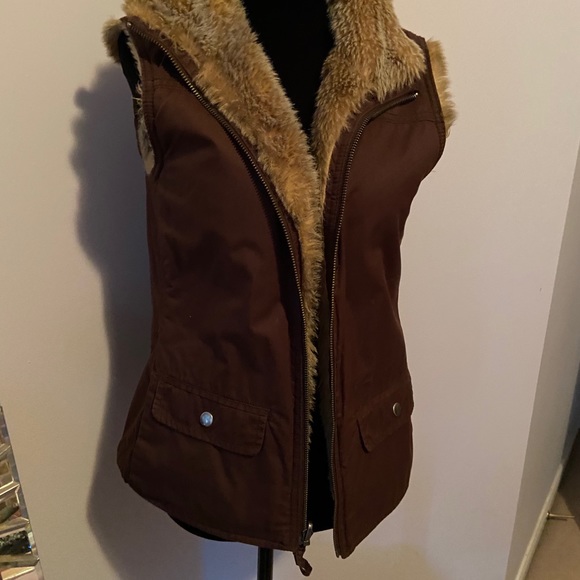 GAP reversible faux fur vest - Picture 2 of 4